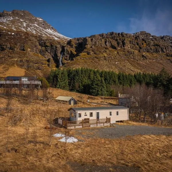 Home under a waterfall 7 mins from Glacier Lagoon，位于哈利的酒店