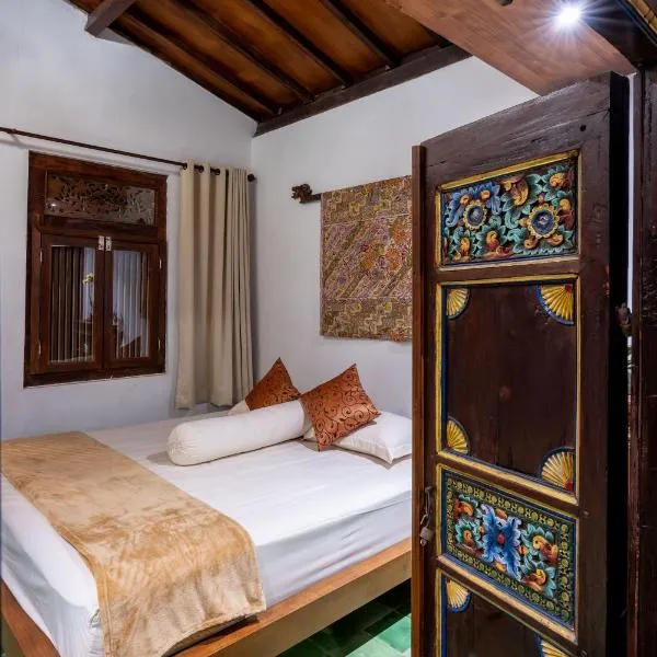 Vintage room 2 in Joglo House By penggemarlawas,位于Kamparganya的酒店