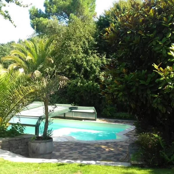 Chambre d'hôtes proche mer avec accès piscine，位于Loc-Maria-Plouzané的酒店