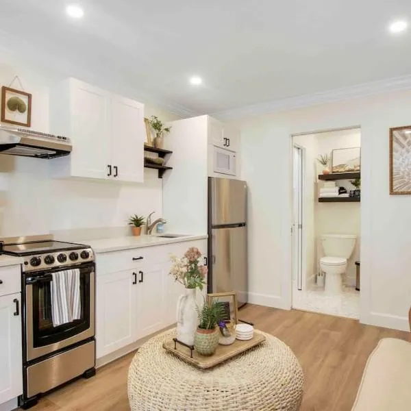 Renovated Studio in Downtown Stuart #5，位于斯图尔特的酒店