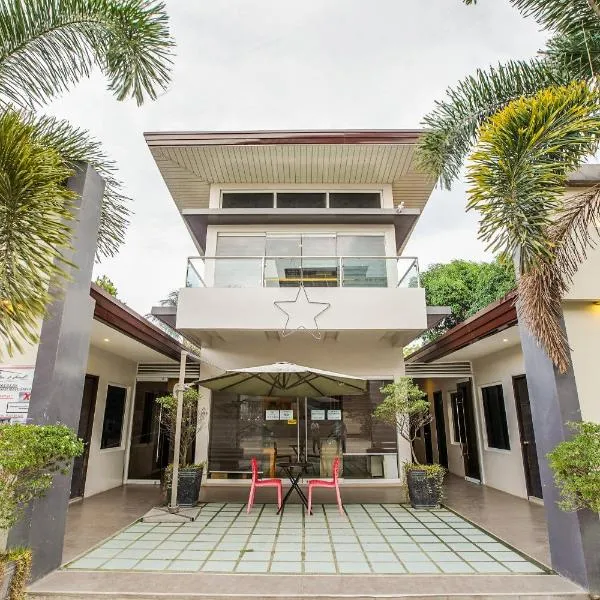 OYO 489 Casa Mia Hotel Suites，位于桑托斯将军城的酒店