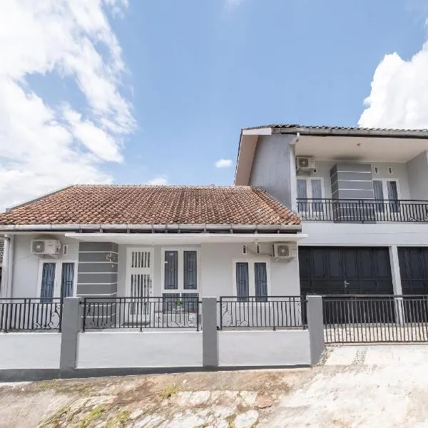 Super OYO 2727 Nareswari Guest House Syariah，位于马格朗的酒店