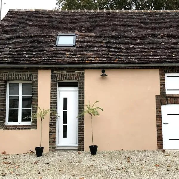 La petite maison de la ferme d'Armentières，位于Saint-Benoist-sur-Vanne的酒店
