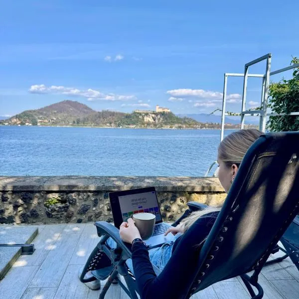 Rest and Relax Arona - On the lake，位于阿罗纳的酒店