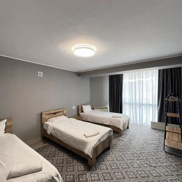 Cube Guest House OSH，位于奥什的酒店