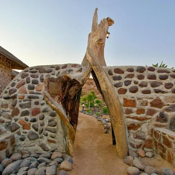 Brandberg White Lady Lodge，位于Uis的酒店