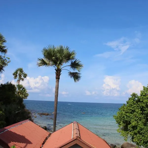 Clara's Beach Inn，位于亭可马里的酒店