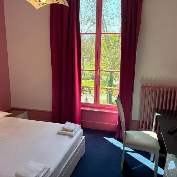 Hotel Couleurs Sud Centre-ville Gare Charleville-Mézières，位于沙勒维尔-梅济耶尔的酒店