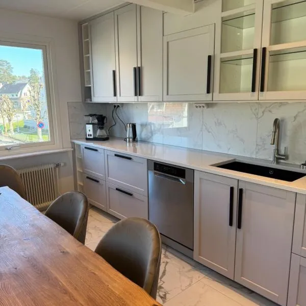 Large Family Apartment in Salängen 110 m2，位于布罗斯的酒店