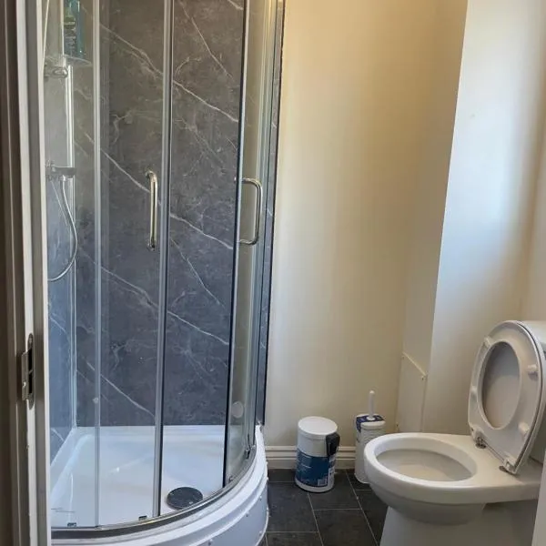 8 braybrook crescent，位于西布罗姆维奇的酒店
