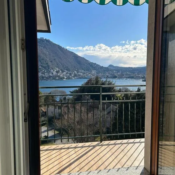 The VIEW - Spacious modern apt，位于科莫的酒店