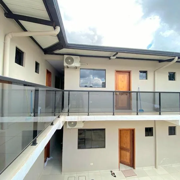 Departamento Amoblado en Ciudad del Este，位于埃斯特城的酒店