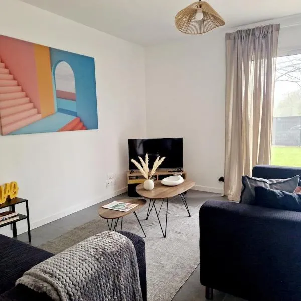 Maison avec jardin en plein coeur de la Gacilly，位于拉加西利的酒店