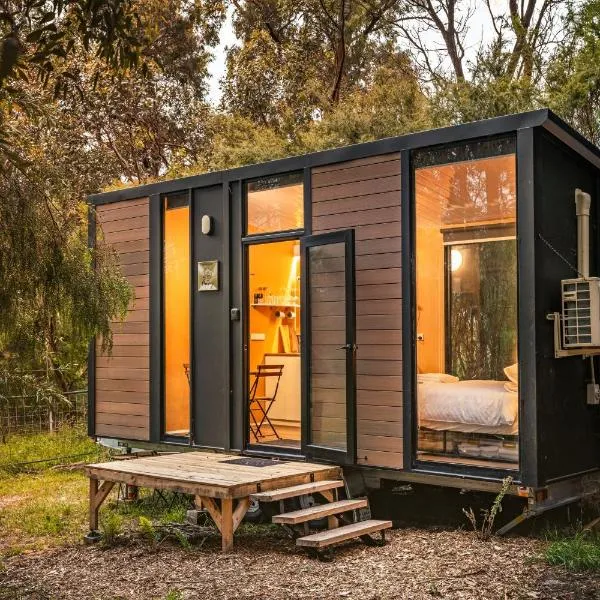 Forest Nook Tiny House by Tiny Away，位于Buffalo的酒店
