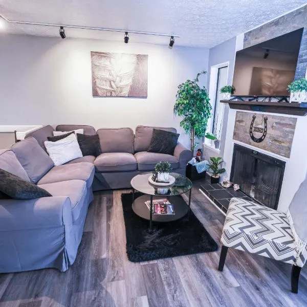 Cozy Retreat Golf, Lake & Nature at Beautiful Lake Monroe，位于布卢明顿的酒店