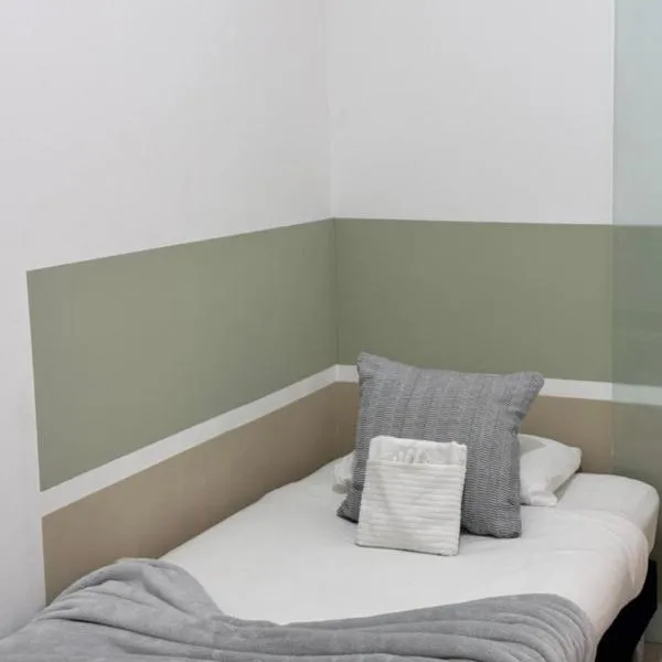 MBZ - Cosy Separate Room in Unique Flat，位于阿布扎比的酒店