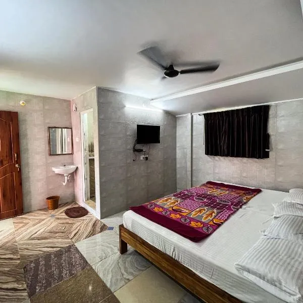 ROYAL GRAND RESIDENCY near Paradise Beach，位于蓬蒂切里的酒店