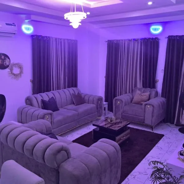 Comfort Homes - Cozy Apartment in Egbeda，位于Okunola的酒店