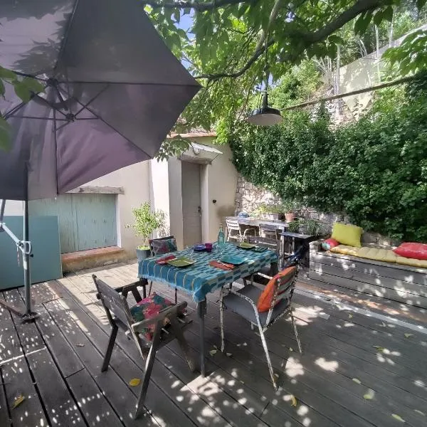 Maison avec jardin au coeur du village，位于Ampus的酒店