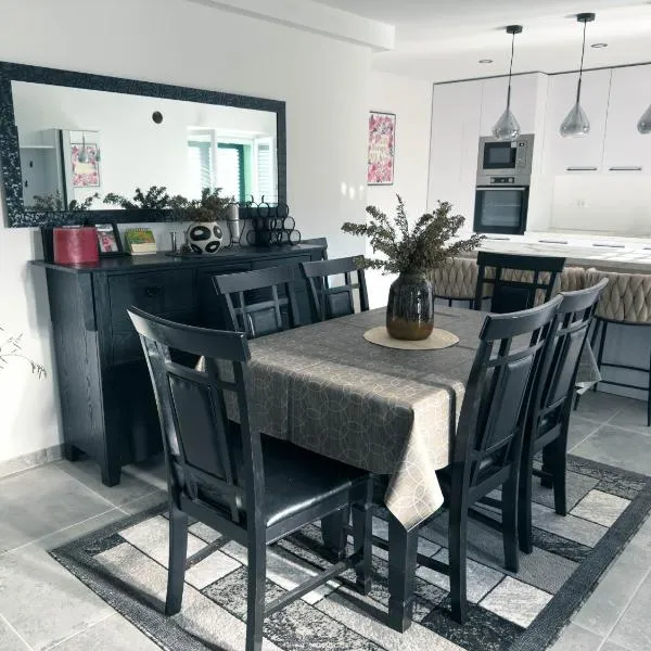 Private House 3 Bed, 3 Bath In Luka Dugi Otok，位于Luka的酒店