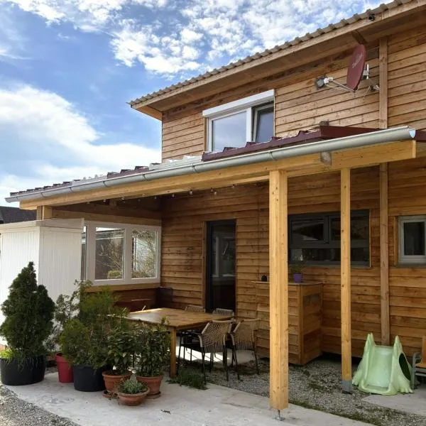 Geräumiges Tiny Haus für 1 bis 8 Personen mit Infrarotkabine，位于Oberoestheim的酒店