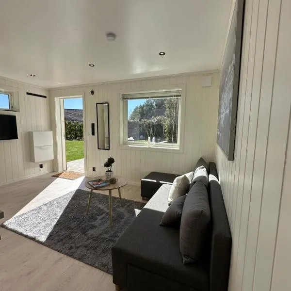 Kaldvell Stays Central - New Apartment，位于利勒桑的酒店
