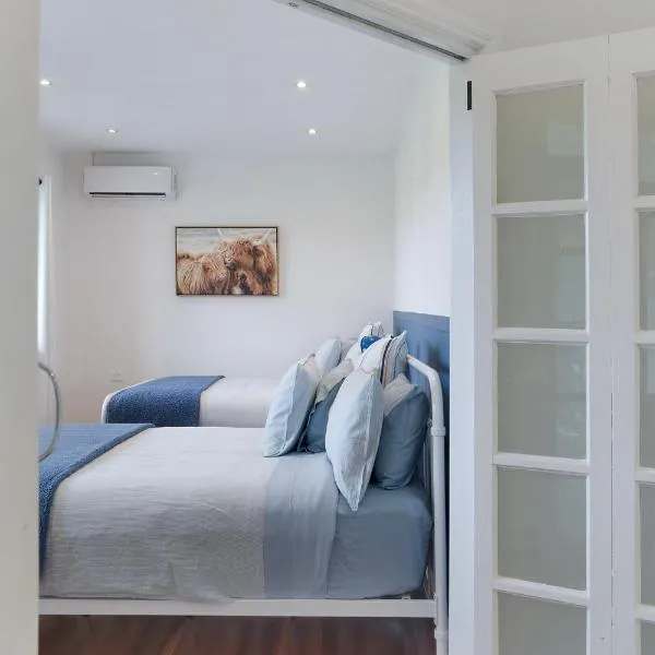 The Ranch - Coastal Farmhouse bringing family and friends together，位于Salt Ash的酒店