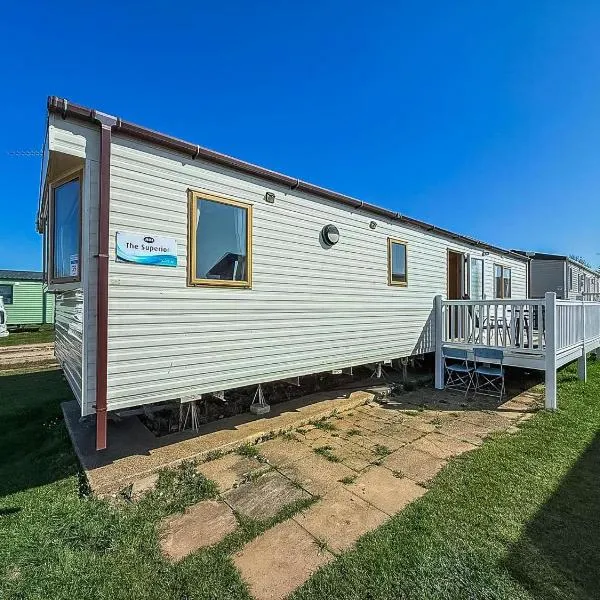Homely Caravan At Manor Park, Nearby Hunstanton Beach In Norfolk Ref 23039T，位于亨斯坦顿的酒店