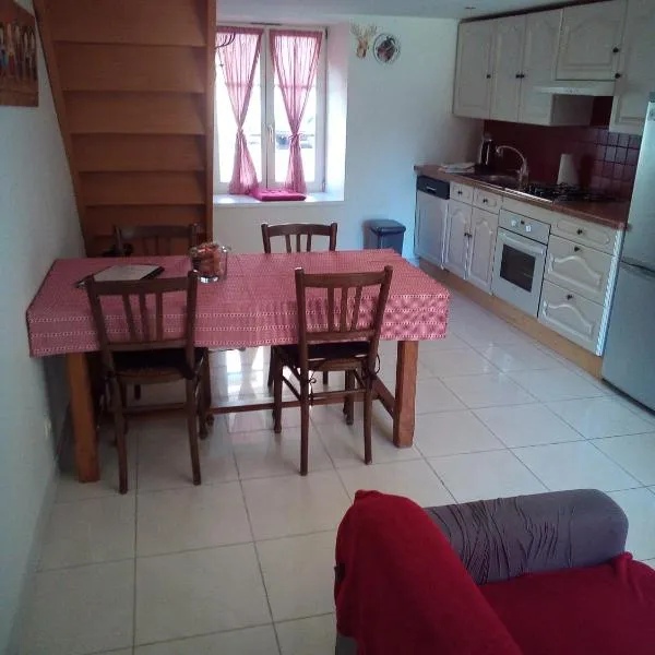 L'OASIS maisonnette centre ville 3 chambres terrasse espace vert privé parc sainte croix center parc 20 minutes，位于萨尔堡的酒店