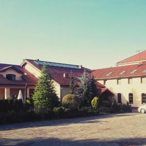 泽亚思维拉宾馆，位于Sierakowice的酒店