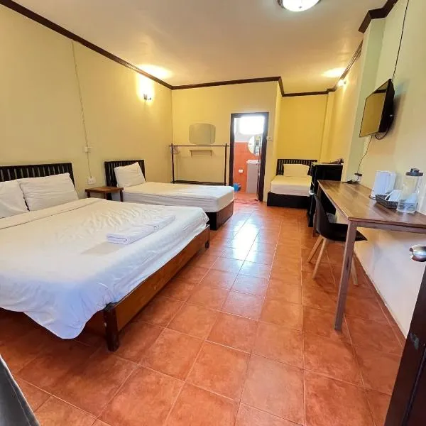 Local Guesthouse，位于万荣的酒店