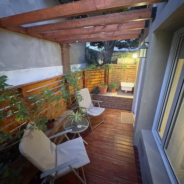 La casa del Pino - Departamentos Puerto Madryn，位于玛德琳港的酒店