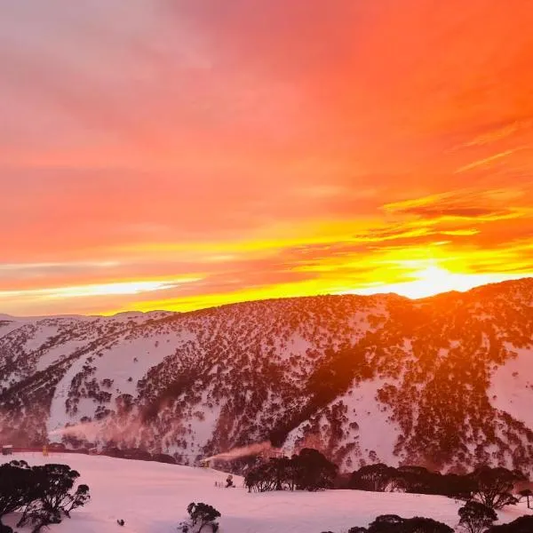 Slopeside Studio 4 Guests Ski in Ski out，位于荷斯安山的酒店