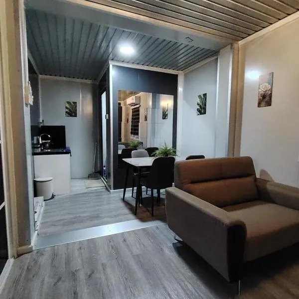 ZR Homestay，位于TanjongMalim的酒店