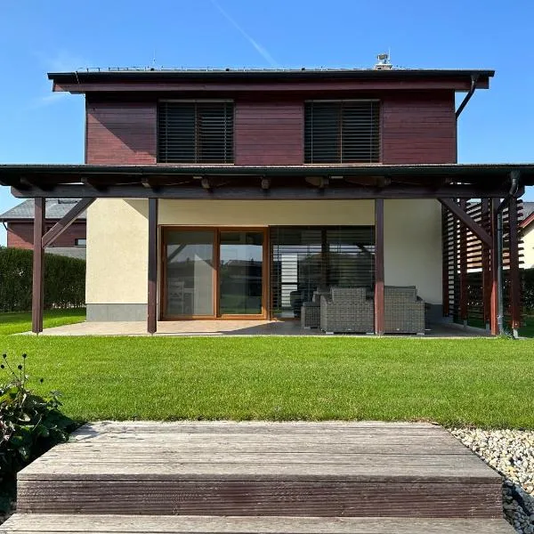 Lake house 630，位于Šajdíkove Humence的酒店