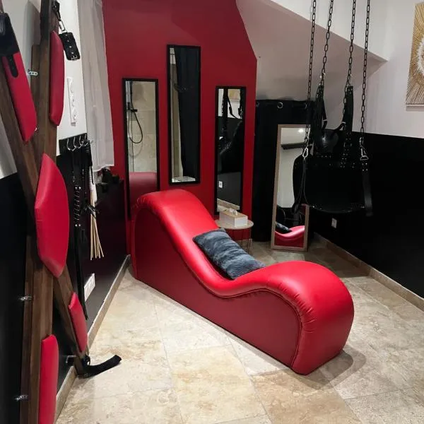 Osez! Le fruit défendu Loveroom Carpentras，位于卡庞特拉的酒店