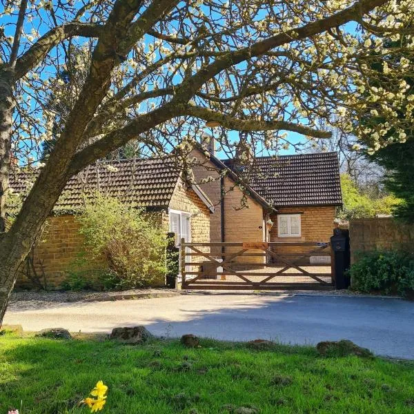 Stylish Open Plan Guest House 400sq ft Rutland，位于South Witham的酒店