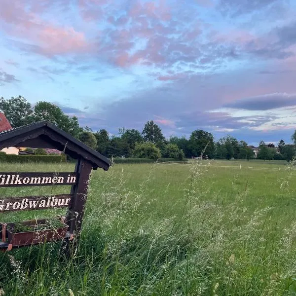 Große Ferienwohnungen in Franken - Familienfreundlich, voll ausgestattet mit Netflix，位于Meeder的酒店
