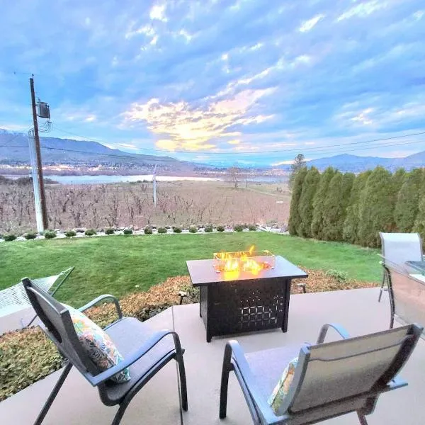 Immaculate Home w/ Mtn and River Views!，位于East Wenatchee的酒店