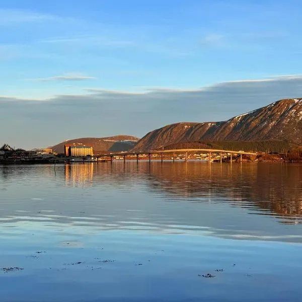 Apartment with sea view，位于斯托克马克内斯的酒店