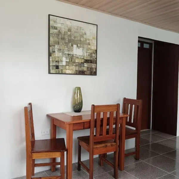 Casa Palmera, Nuevo Arenal, Costa Rica，位于Tilarán的酒店