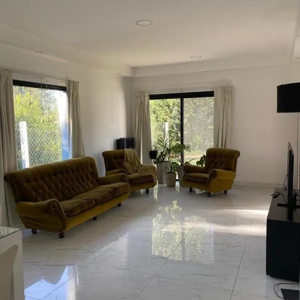 Casa amplia y moderna，位于Saladillo的酒店