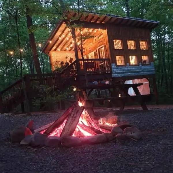 Glamping at Deer Camp，位于Dunlap的酒店
