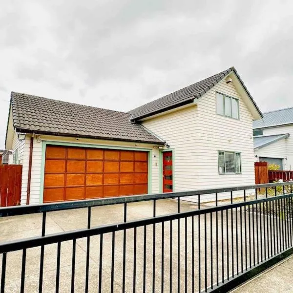 My castle house Manukau City 20 mins to Auckland Airport，位于奥克兰的酒店