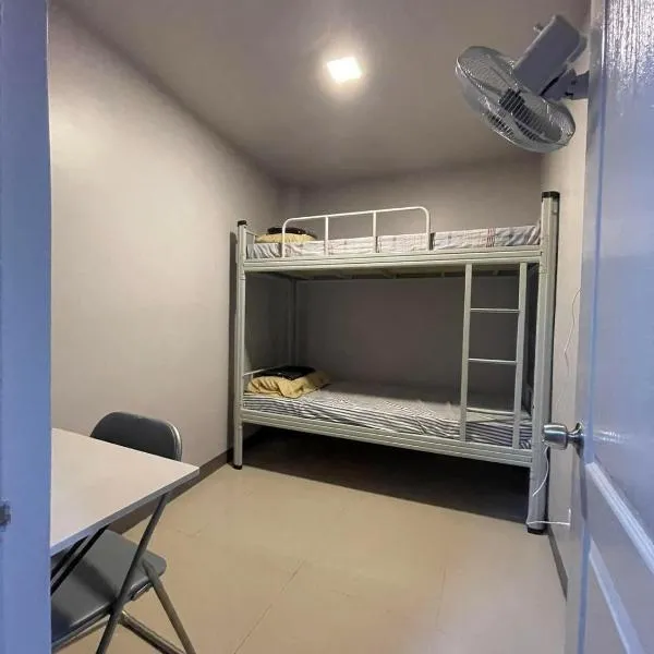 K and R Apartment Affordable Aircon Room with Wifi，位于Carcar的酒店