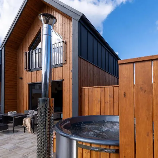 Plażowa 8 Domki z baliami z hydromasażem，位于拜罗格拉的酒店