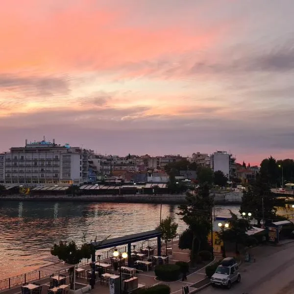 Debbie's διαμέρισμα δίπλα στο νερό !，位于哈尔基斯的酒店