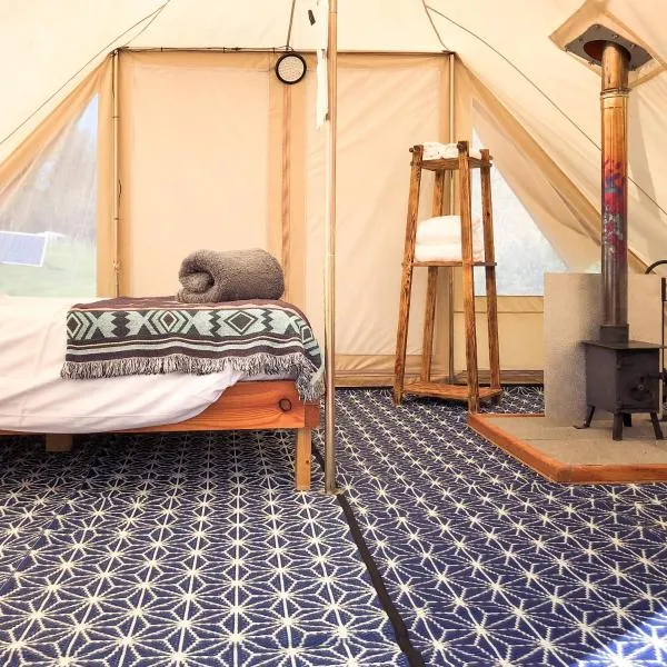Tinker the Bell Tent at Pentref Luxury Camping，位于Penuwch的酒店