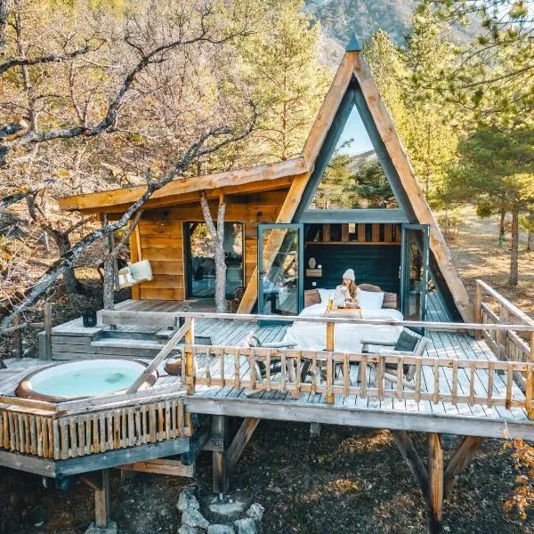 ALPINEST - Les Cabanes du Pas de la Louve，位于塞雷斯的酒店