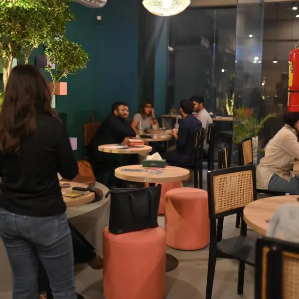 LOKAL Flagship x Karachi - DHA，位于卡拉奇的酒店